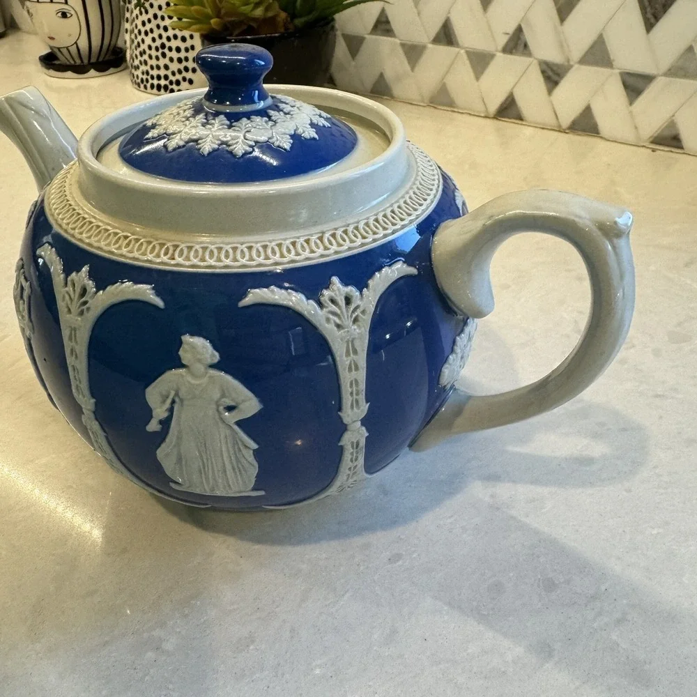 Antique Jasperware Teapot, Blue 4 cup, Dudson Hanley - Picture 5 of 12
